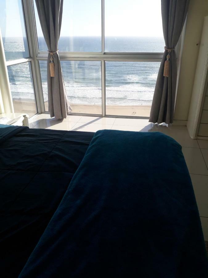 Into The Blue On The Beach Durban Exteriör bild
