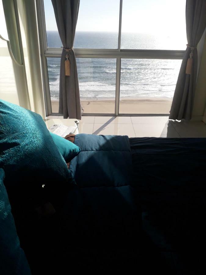 Into The Blue On The Beach Durban Exteriör bild